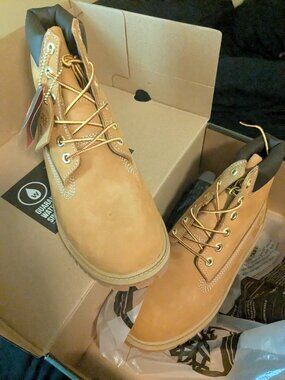 Timberland wheat Nubuck boots, boys size 6, woman 8 $75